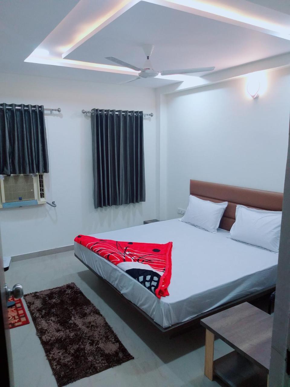 Oyo 26999 Hotel Sg Ahmedabad Exterior foto